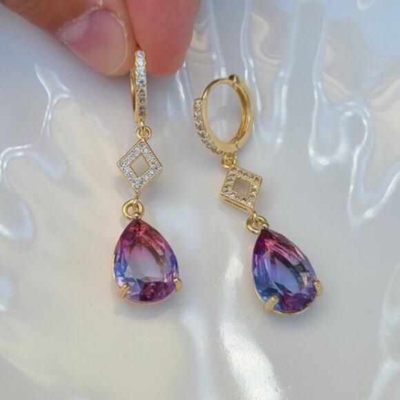 STUNNING Gold Tone Iridescent Blue Purple Crystal Drop Dangle Earrings - Picture 4 of 8